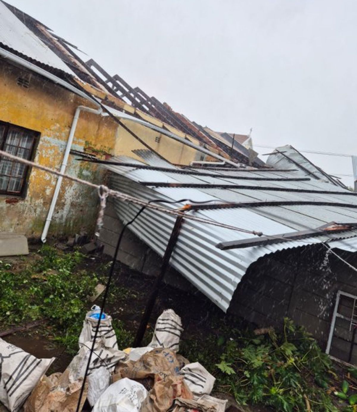 Cold fronts lash Western Cape – one dead, communities flooded and ...