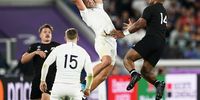 epa07950348 New Zealand's Sevu Reece (R) in action against England's Jonny May (C) during the Rugby World Cup 2019 semi final match between New Zealand and England at the International Stadium Yokohama in Yokohama City, Japan, 26 October 2019.  EPA-EFE/FRANCK ROBICHON EDITORIAL USE ONLY/ NO COMMERCIAL SALES / NOT USED IN ASSOCATION WITH ANY COMMERCIAL ENTITY