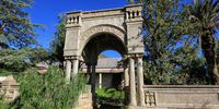 The most significant remaining ruin at the nearby Yeomanry Hotel: the welcoming portico. Image: Chris Marais