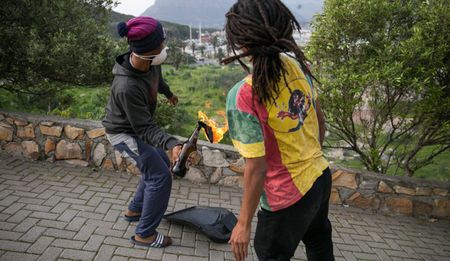 GroundUp: In photos – Hangberg erupts over fishing rights