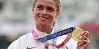 TOKYO, JAPAN - AUGUST 04: Gold medalist Sydney McLaughlin of Team United States poses during the medal ceremony for the Women's 400m Hurdles Final on day twelve of the Tokyo 2020 Olympic Games at Olympic Stadium on August 04, 2021 in Tokyo, Japan. (Photo by Christian Petersen/Getty Images)