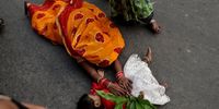 Indian Hindu devotees pray with their child during Chhath festival near holy river Ganges in Kolkata, India, 07 November 2024. The Chhath festival is observed by the Indian and Nepalese people for a prosperous life and goodwill among the people. It is dedicated to Lord Surya (Sun) and Agni (fire). People fast for the whole day and in the evening they offer Chhath, worship, to the setting sun.  EPA-EFE/PIYAL ADHIKARY