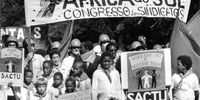 Albie marches in SACTU May Day march, Maputo, Mozambique. John Nkadimeng holding banner on right. (Photo: thealbiecollection.org)