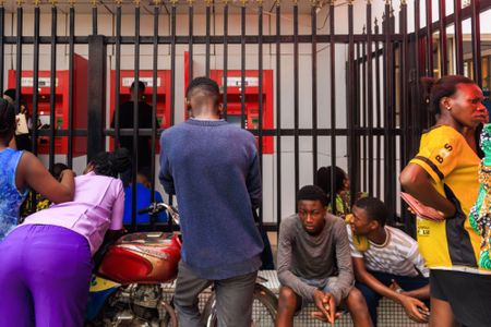 Nigeria dispenses banknotes to end three-month cash crunch