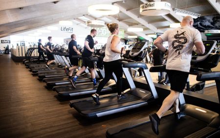 Running on a treadmill is easier than running outside. Does that matter?