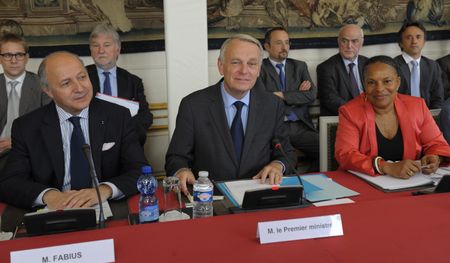 France boosts minimum wage as spending freeze bites