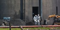 Workers carry out maintenance on coal silos at Eskom’s Tutuka coal-fired power station in Mpumalanga. (Photo: Waldo Swiegers / Bloomberg via Getty Images)