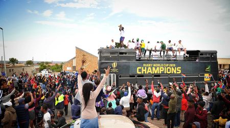 Huge turnout for Kolisi as Boks bring Webb Ellis Cup ‘home’ to PE