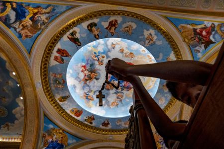 One million children praying the Rosary for Unity and Peace, and more from around the world