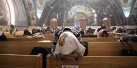 epa09670647 Egyptian Coptic believers pray during a Coptic Orthodox Christmas Eve mass at the Angel Mikhail church in Cairo, Egypt, 06 January 2022.  EPA-EFE/KHALED ELFIQI