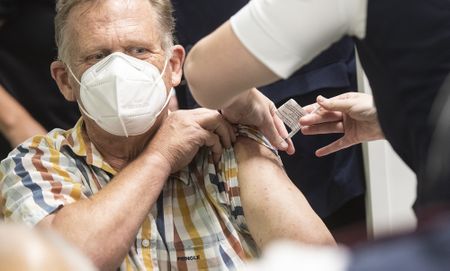 Global Virus Update: US hunts for variants; SA registers 988 new cases