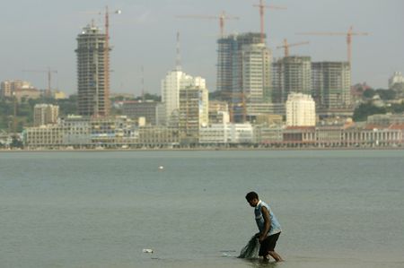 Analysis: Angola, still a country of huge rewards and gigantic risks