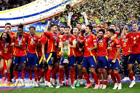Spain strike late to beat England 2-1 and win Euro 2024