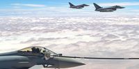 Typhoons refuel while flying over Oman in 2019. (Photo: UK MOD)