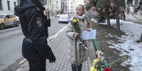 epa09784513 A woman puts flowers in front of Ukrainian embassy in downtown of Moscow, Russia, 25 February 2022. On February 24, early in the morning, President Vladimir Putin announced his decision to launch a military special operation against Ukraine. Against this background, the ruble weakened against the dollar and the euro to a six-year low, the Russian stock market fell by 11 percent, trading on the Moscow and St. Petersburg stock exchanges were suspended. The prices of oil and precious metals are rising in world markets.  EPA-EFE/MAXIM SHIPENKOV