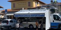This time we agreed we could take advantage of the Caorle caravan for freshly cooked fish. (Photo: Margot Patterson)