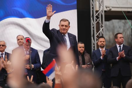 Bosnia court issues international arrest warrant for Serb leader Dodik