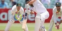 South Africa's Faf du Plessis drives the ball during the Australia vs South Africa Test series in Adelaide, Australia, 26 November 2012. (Photo: EPA / James Elsby)
