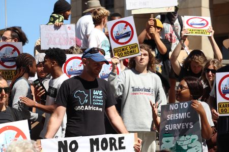 A Cape Town ‘unwelcoming committee’ for Russian polar oil and gas survey ship