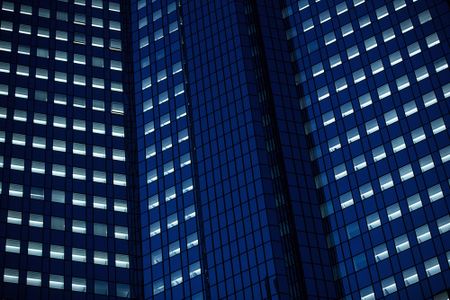 Global Debt Binge Brings Record $600 Billion of Bond Sales