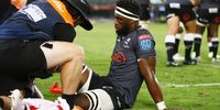 Siya Kolisi tried playing on for a few minutes after suffering a knee injury early on during the United Rugby Championship match against Munster. But he had to withdraw and subsequently underwent an operation to repair his anterior cruciate ligament. (Photo: Steve Haag Sports/Gallo Images)