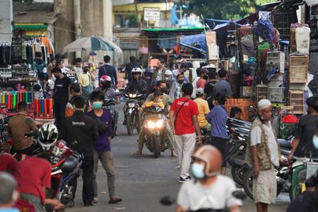 Forget Blue Chips, Emerging Market Small Caps Are Kings This Year