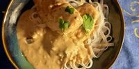 Creamy garlic-sesame chicken with noodles