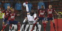 Juan Ignacio Ramirez (C) of Nacional in action during the Copa Libertadores soccer match between Independiente Medellin and Club Nacional at Atanasio Girardot stadium in Medellin, Colombia, 23 May 2023.  EPA-EFE/Luis Eduardo Noriega A.