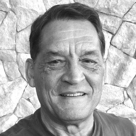 Robert J Blumenschine 