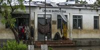 People protect themselves from the rain in a flooded street after the destruction caused by the storm Freddy in Quelimane, Mozambique, 13 March 2023. (Photo: EPA-EFE / Andre Catueira) 