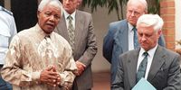 President Nelson Mandela addresses the media after his meeting with General Constand Viljoen (right), leader of the Freedom Front, and members of South African Afrikaner Agricultural Union at Mandela's residence in Johannesburg on 28 November 1997. (Photo: Walter Dhladhla / AFP)