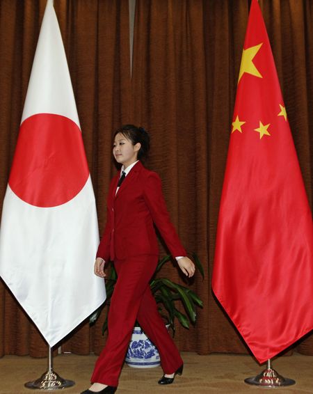 First Thing with Simon Williamson: China, Japan to start direct currency trading