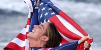  Caroline Marks of USA celebrates after wining the Women Finals of the Surfing competitions in the Paris 2024 Olympic Games, in Teahupo'o, Tahiti, 05 August 2024.  EPA-EFE/FAZRY ISMAIL