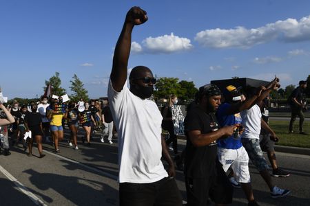 While new police shootings highlight racial discord in the USA, Trump promises more of the same