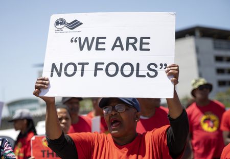 Public Enterprises minister to meet striking unions at South Africa's SAA