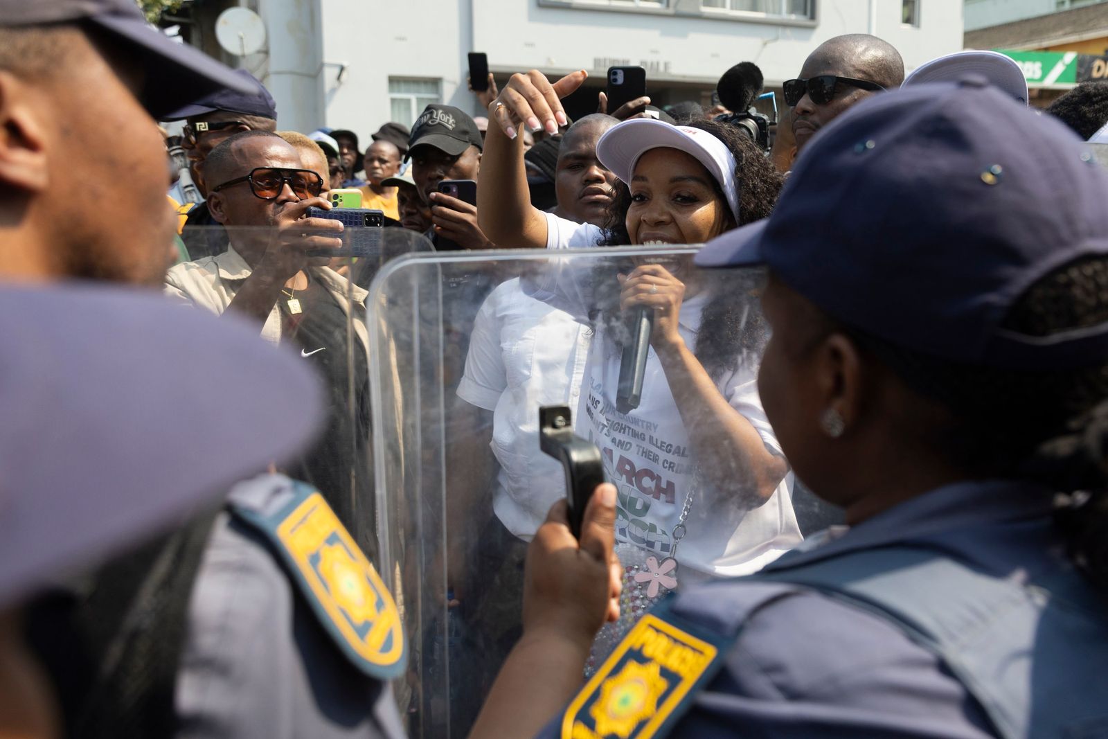 Mobs attack judiciary and Home Affairs
