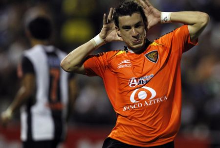 @Jacksonm9 shoots, and scores for Los Jaguares!