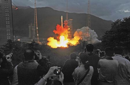 China’s Change’2 rocket reaches for the moon
