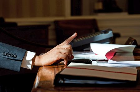 'High Noon' in DC: Obama and GOP gunslingers live to fight another day