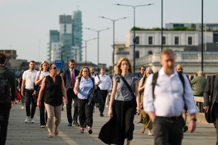 UK salaries rise at weakest pace since 2021, job recruiters say