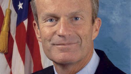 Akin rebuffs Romney, Republican calls to quit Senate race