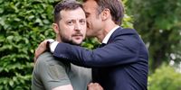 Ukrainian President Volodymyr Zelensky (L) and French President Emmanuel Macron embrace after giving a press conference in Kyiv, Ukraine, 16 June 2022. (Photo: EPA-EFE / LUDOVIC MARIN / POOL  MAXPPP OUT)