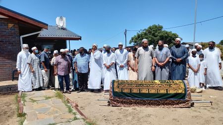 Oldest District Six land claimant Aunty Shariefa Khan dies before finally getting chance to move back home 