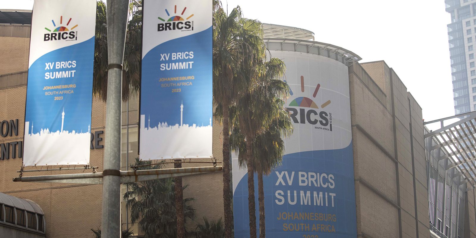 ‘BRICS bank’ backs use of local currencies for trade and financing