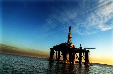 Oil Extends Gain After Eighth Weekly Advance on Energy Crisis