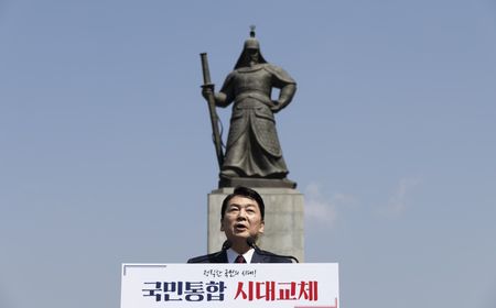 South Korea sets snap presidential election for 3 June, drawing out contenders