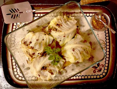 Ouma onder die kombers (meatballs in cabbage leaves)