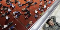 epaselect epa06746298 Indonesian Muslims lie down on the floor as others read the Koran shortly after the Friday prayers during the holy month of Ramadan at Istiqlal mosque in Jakarta, Indonesia, 18 May 2018. Muslims around the world celebrate the holy month of Ramadan by praying during the night time and abstaining from eating, drinking, and sexual acts daily between sunrise and sunset. Ramadan is the ninth month in the Islamic calendar and it is believed that the Koran's first verse was revealed during its last 10 nights.  EPA-EFE/MAST IRHAM