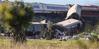 Deadly train crash in Spain and more from around the world