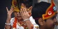epaselect epa10127611 A child dressed as Hindu god Lord Krishna adjusts his colorful headgear while taking part in the celebrations on the eve of the Krishna Janmashtami festival in Chennai, India, 18 August 2022. The festival celebrates the birth of the Hindu god Lord Krishna, one of the most popular gods in Hinduism.  EPA-EFE/IDREES MOHAMMED